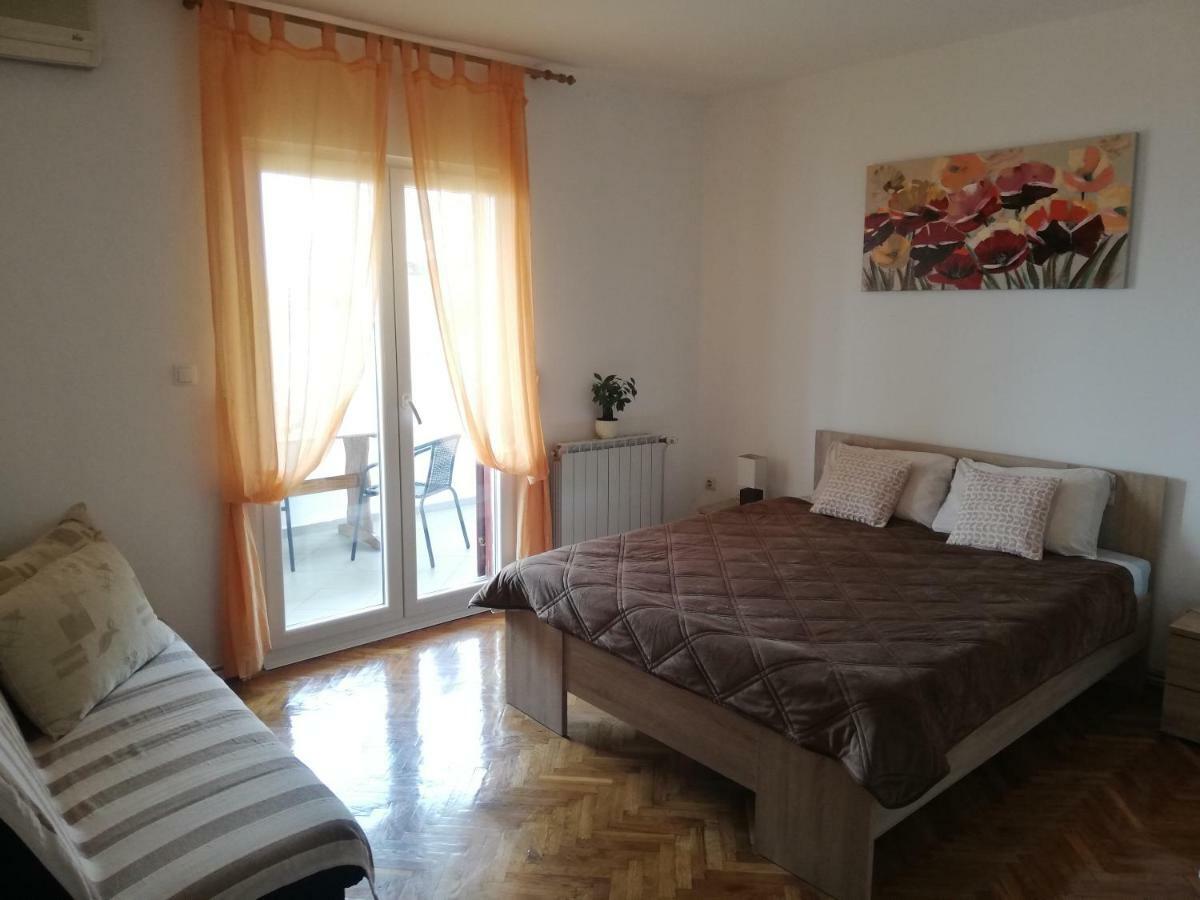 Studio Apartman Antonia รทินา ภายนอก รูปภาพ